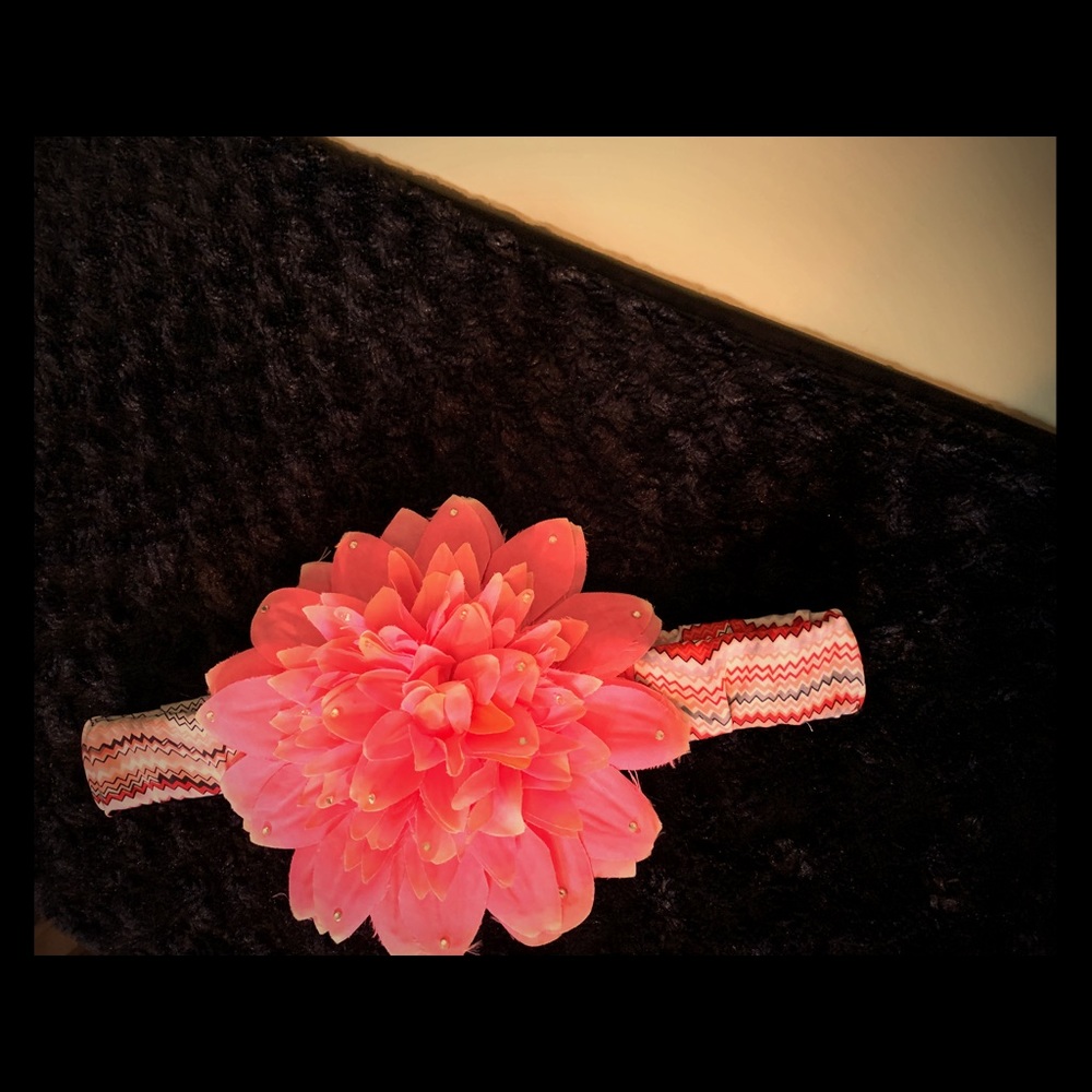 Ladies stretchy floral belt .